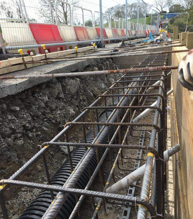 Carriageway edge beam construction